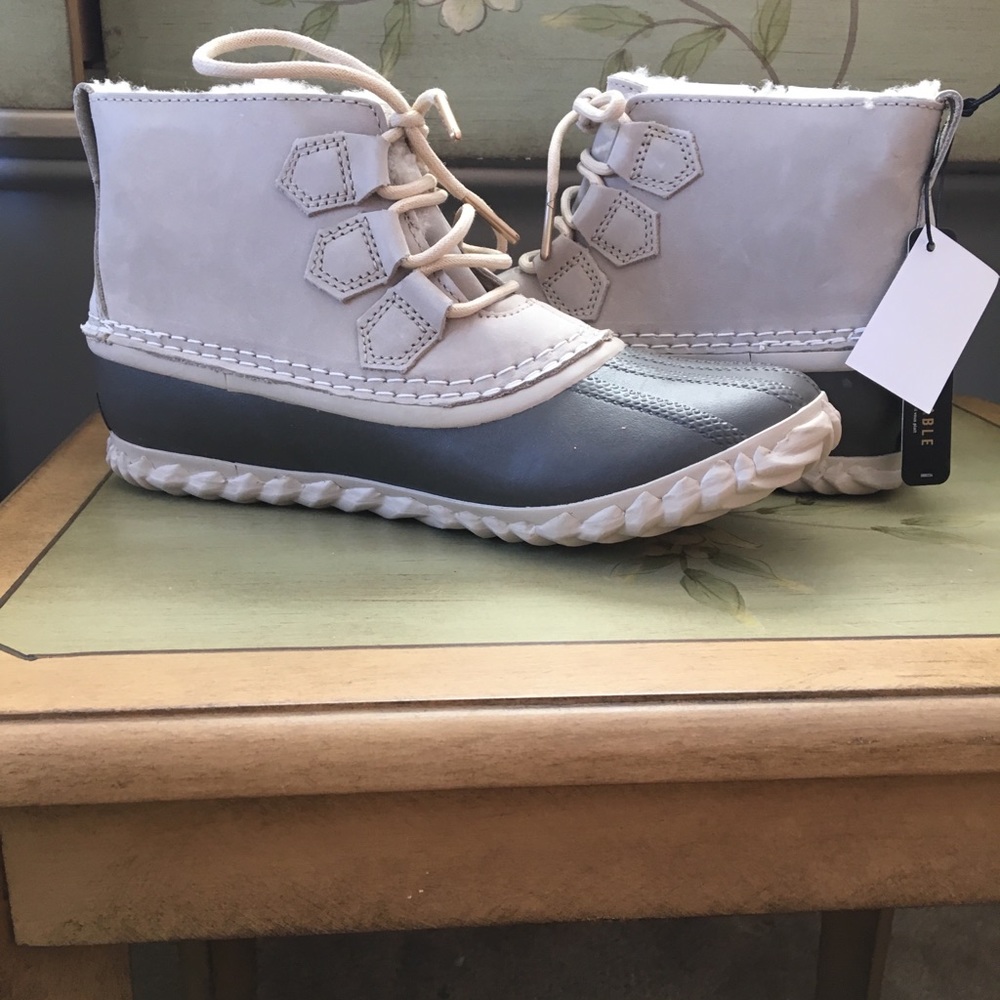 Spring SALE!!! Sorel waterproof boots